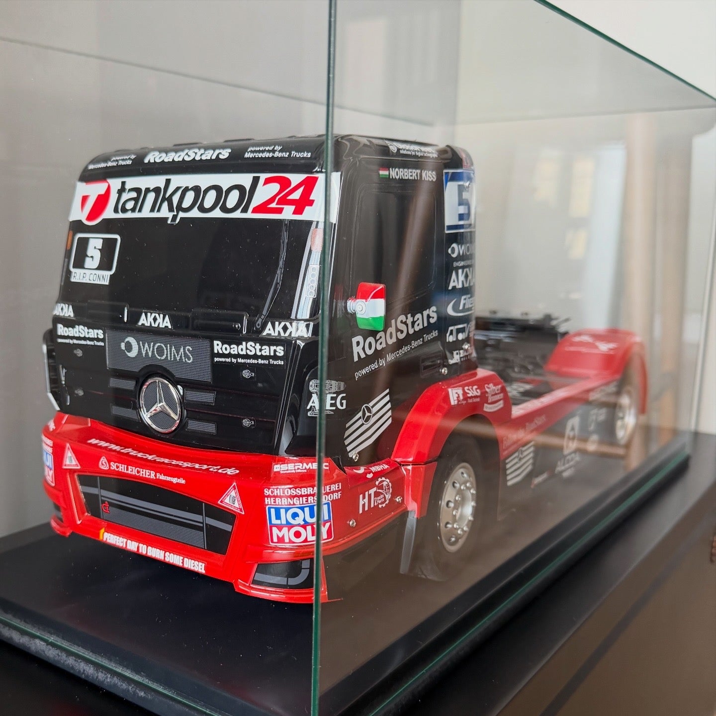 Tamiya 1/14 Tanklpool24 Mercedes-Benz Actros