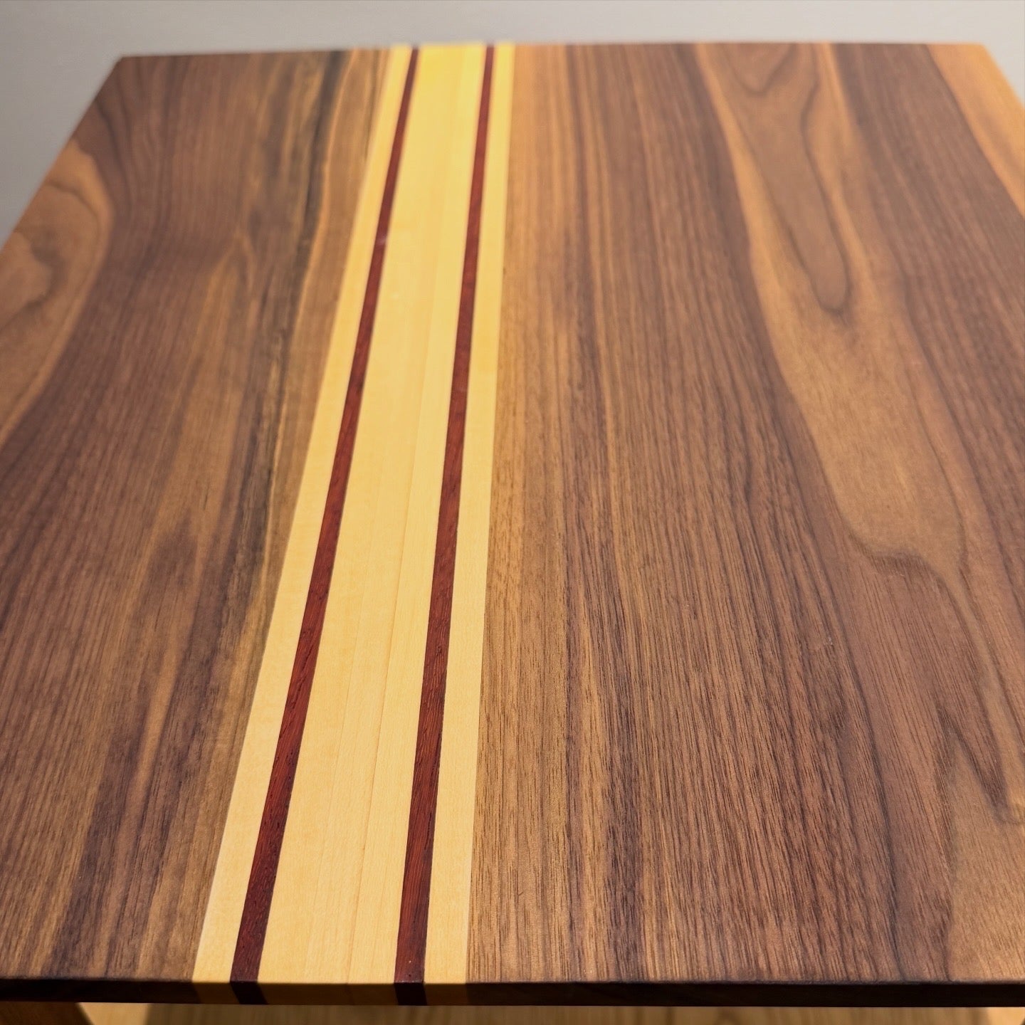 Doğal masif ahşap. El işçiliği. Tek parça.