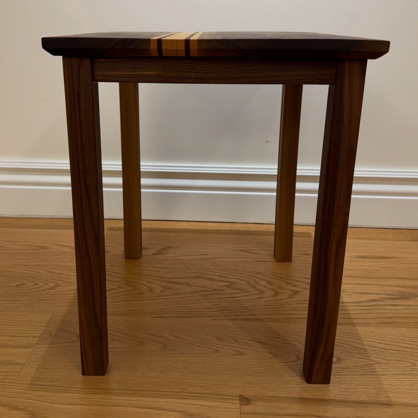 Doğal masif ahşap. El işçiliği. Tek parça.